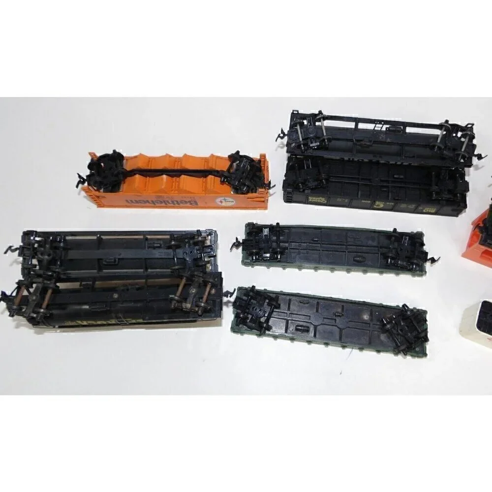 12 Model train plastic tankers, coal cars & piggy back HO gauge vintage 